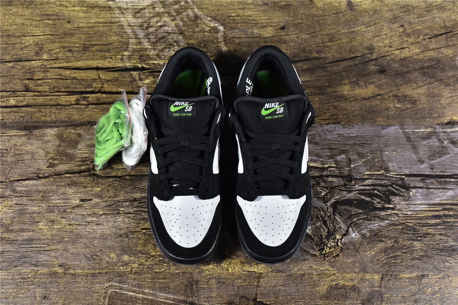 staple x nike sb dunk low pro panda pigeon staple x nike sb dunk low pro panda pigeon