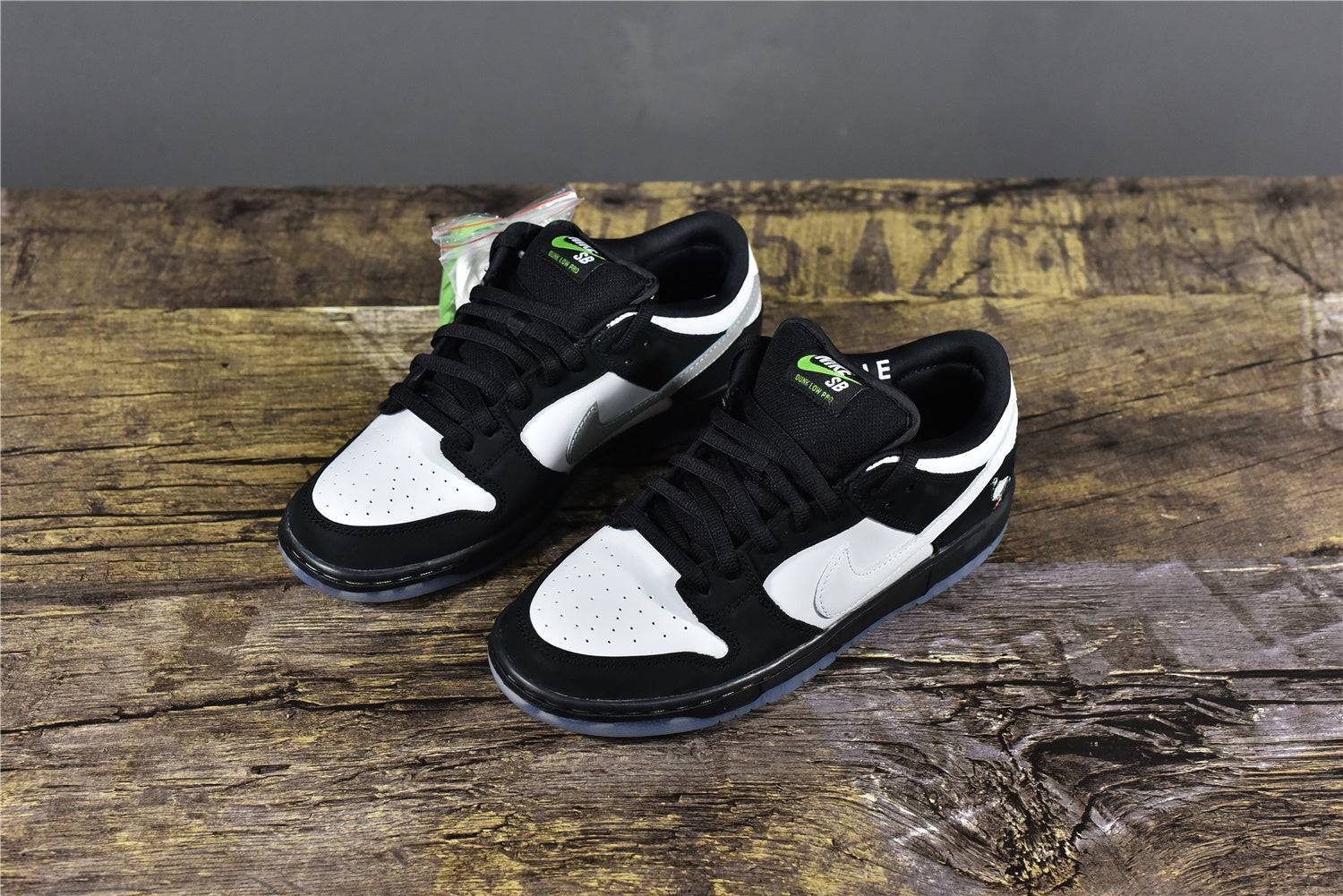 staple x nike sb dunk low pro panda pigeon staple x nike sb dunk low pro panda pigeon