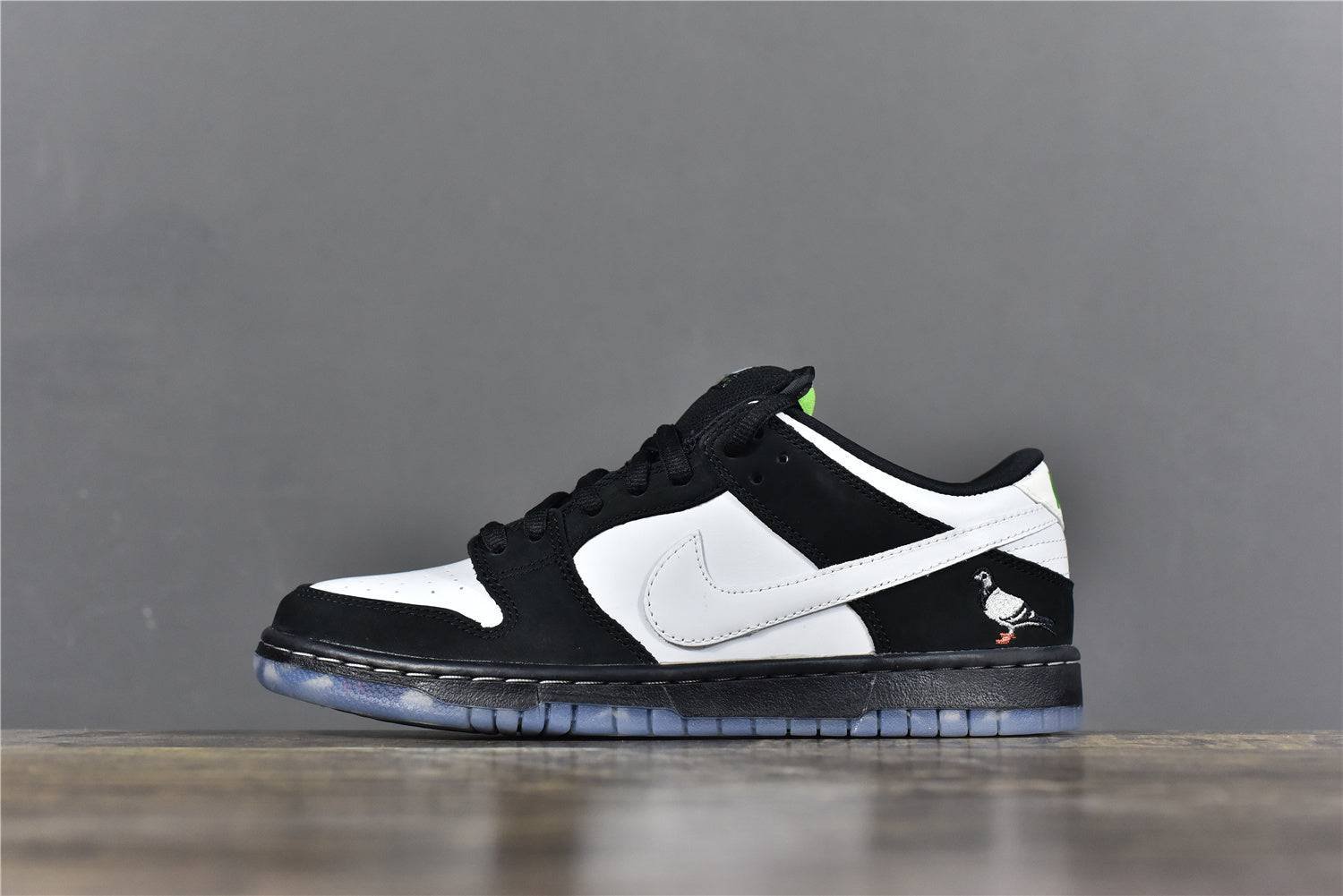staple x nike sb dunk low pro panda pigeon staple x nike sb dunk low pro panda pigeon