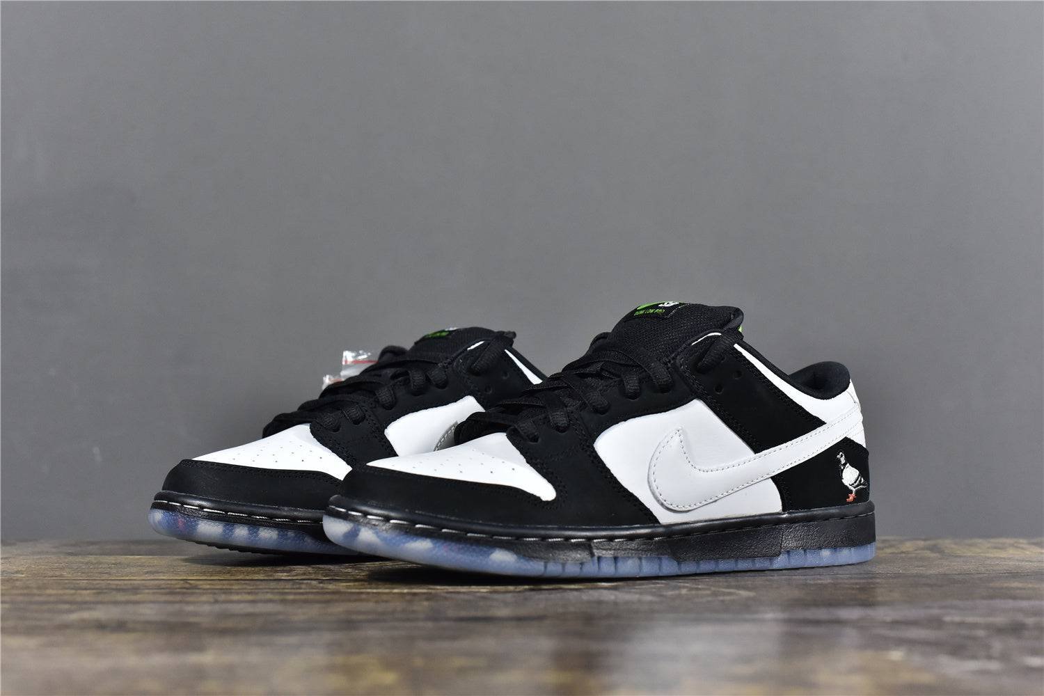 staple x nike sb dunk low pro panda pigeon staple x nike sb dunk low pro panda pigeon