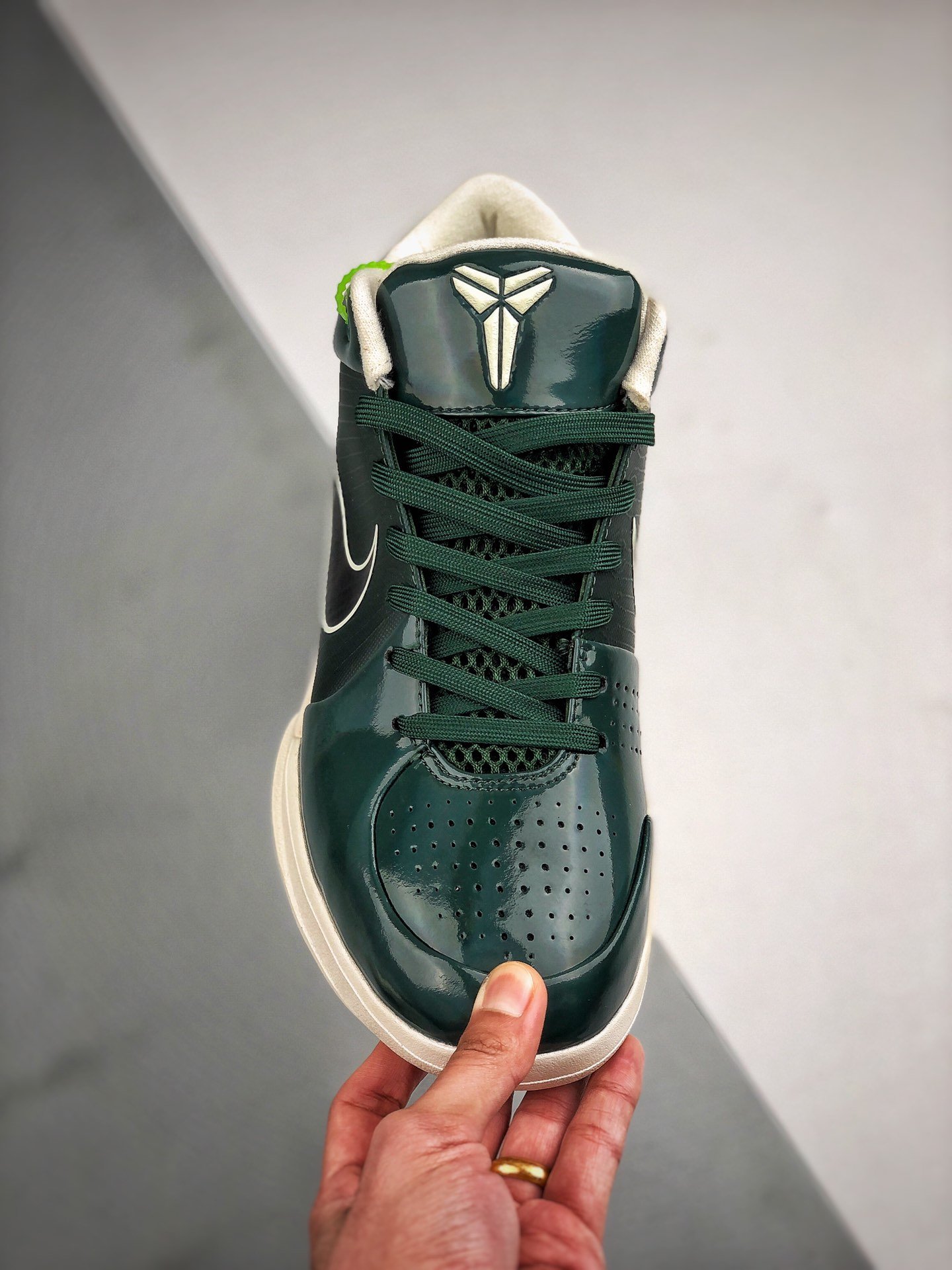 nike kobe 4 protro undefeated milwaukee bucks nike kobe 4 protro undefeated milwaukee bucks