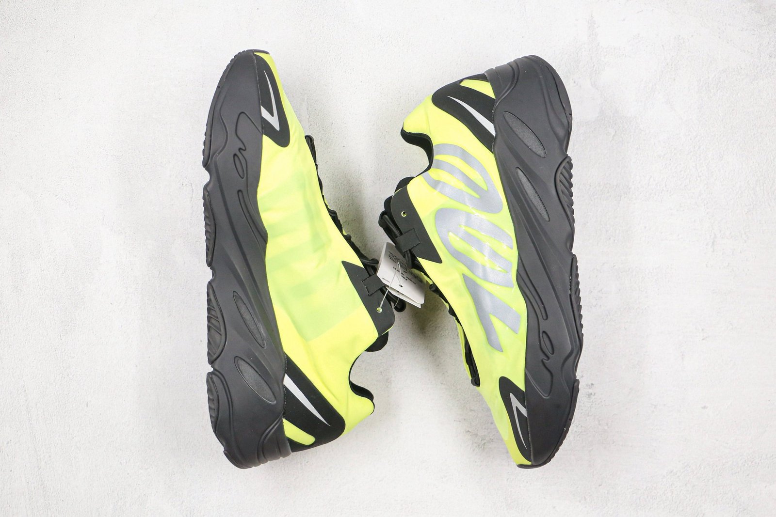 yeezy boost 700 mnvn phosphor 2020 replica yeezy boost 700 mnvn phosphor 2020 replica