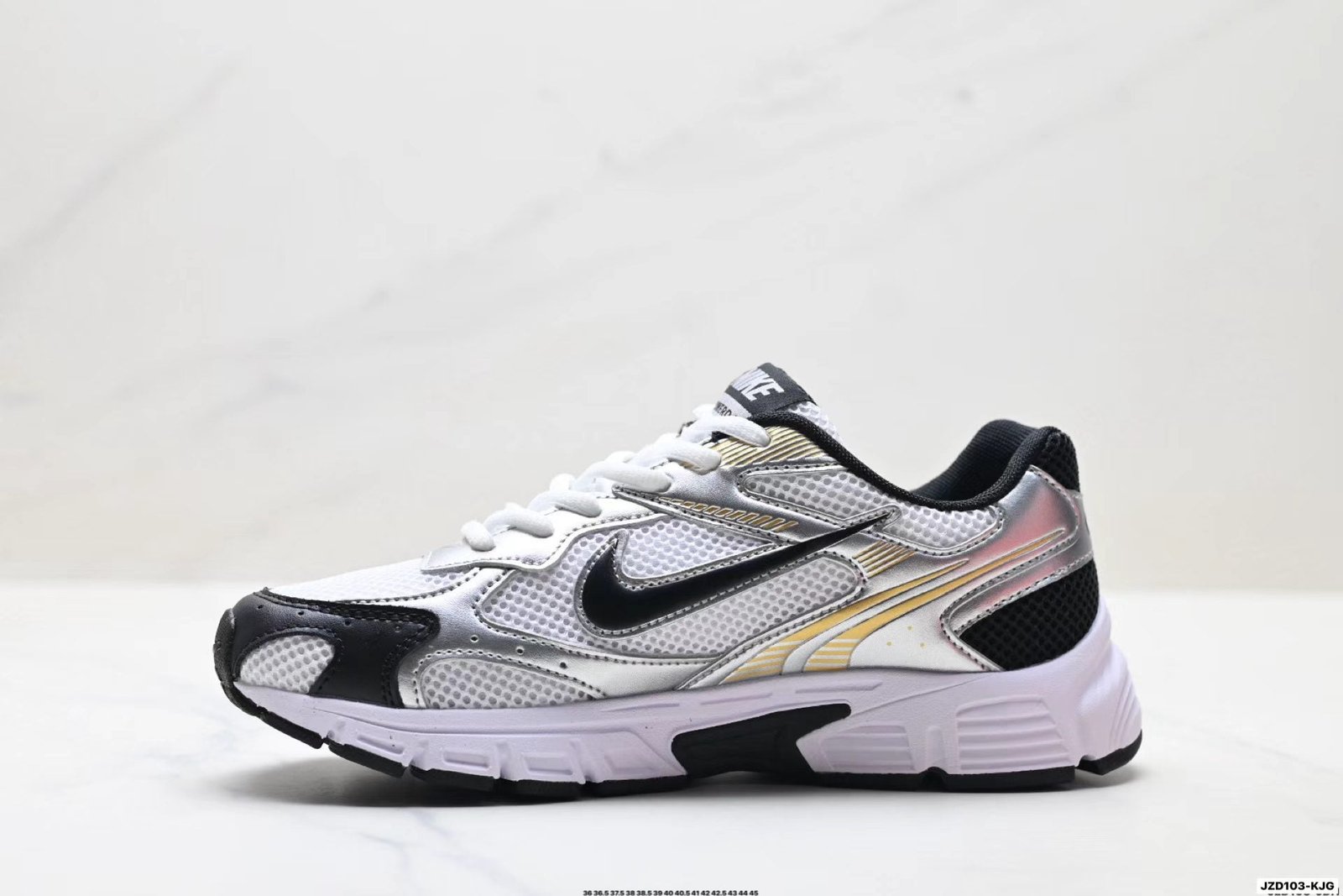 nike zoom vomero 20 in white/black/gold: gilded performance nike zoom vomero 20 in white/black/gold: gilded performance