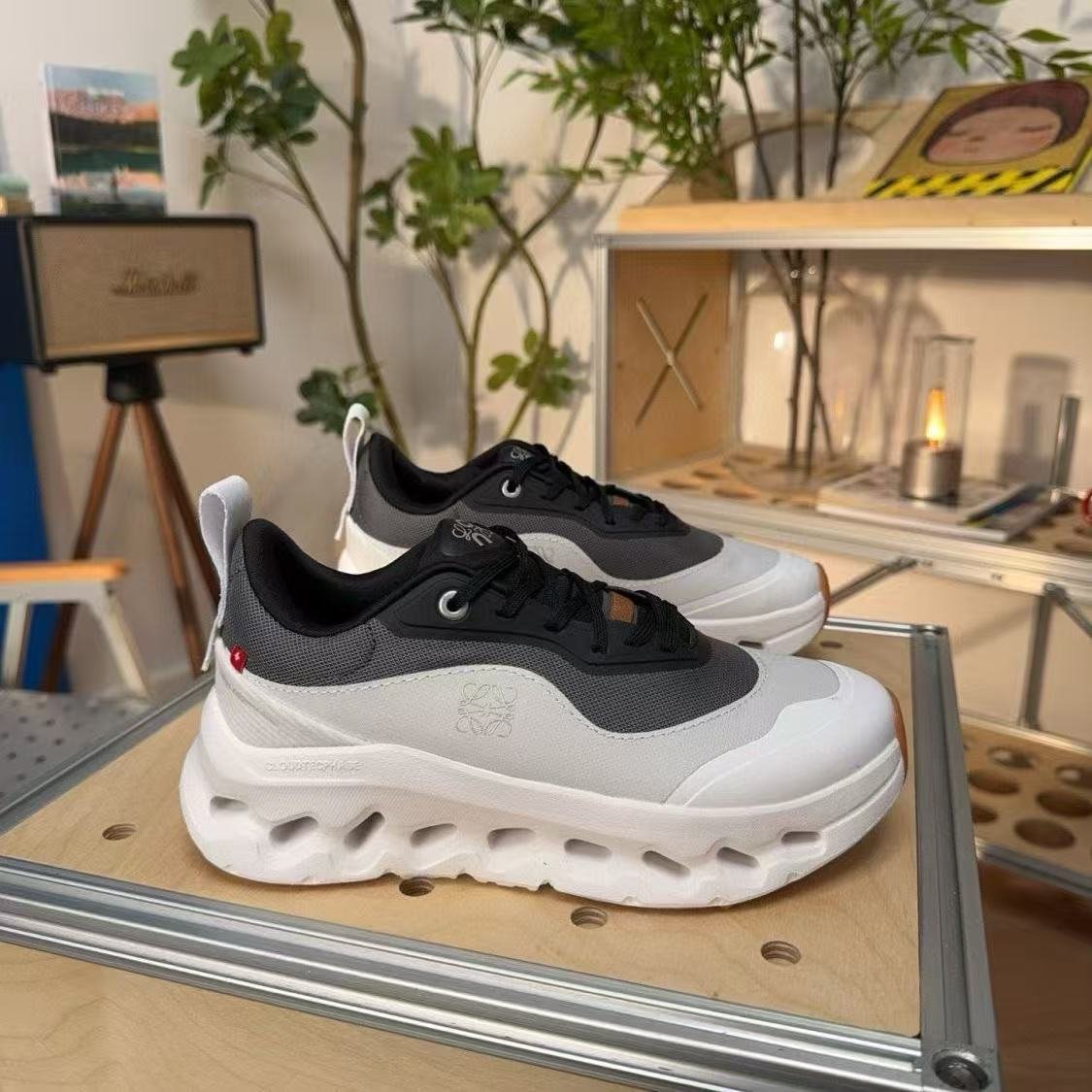 on: black/white – engineered for definitive contrast on: black/white – engineered for definitive contrast