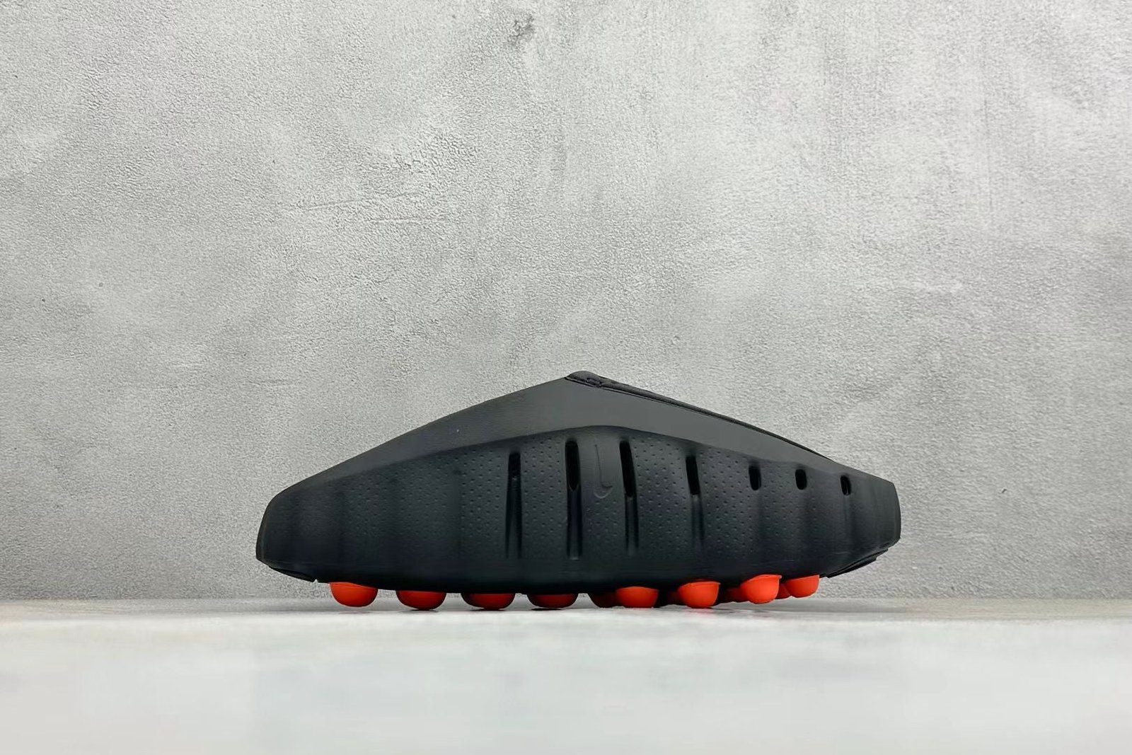 nike massage sandal in black: stealth recovery. nike massage sandal in black: stealth recovery.