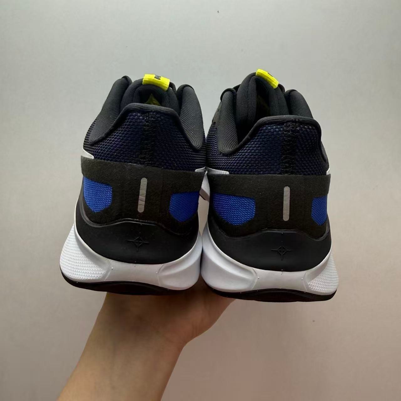 nike zoom series "black/blue" – speed and style in monochrome nike zoom series "black/blue" – speed and style in monochrome