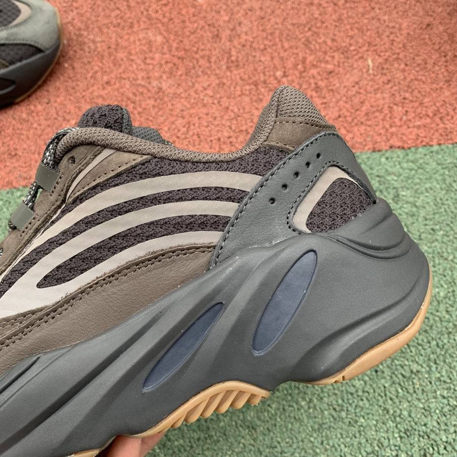 yeezy boost 700 v2 geode 2021 replica yeezy boost 700 v2 geode 2021 replica