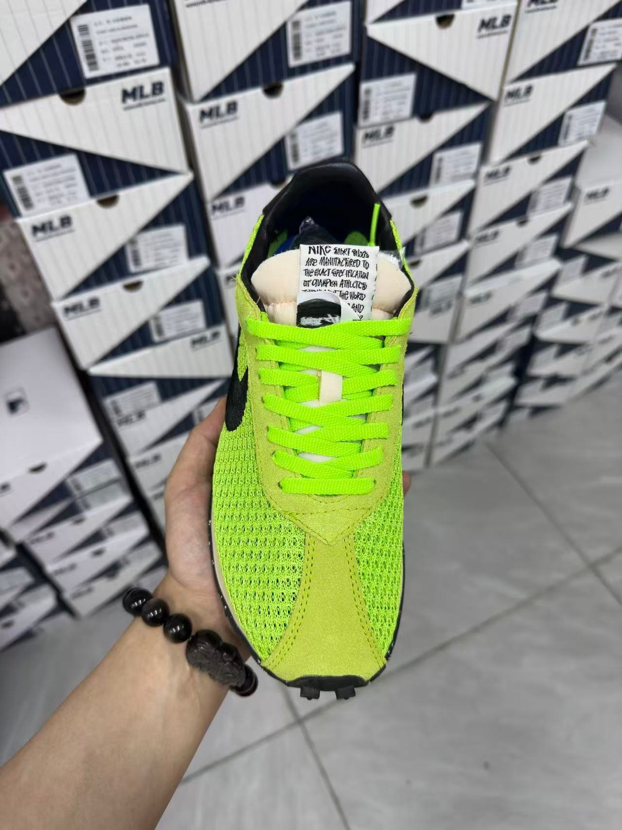 nike roshe run in green/black: forest nocturne nike roshe run in green/black: forest nocturne
