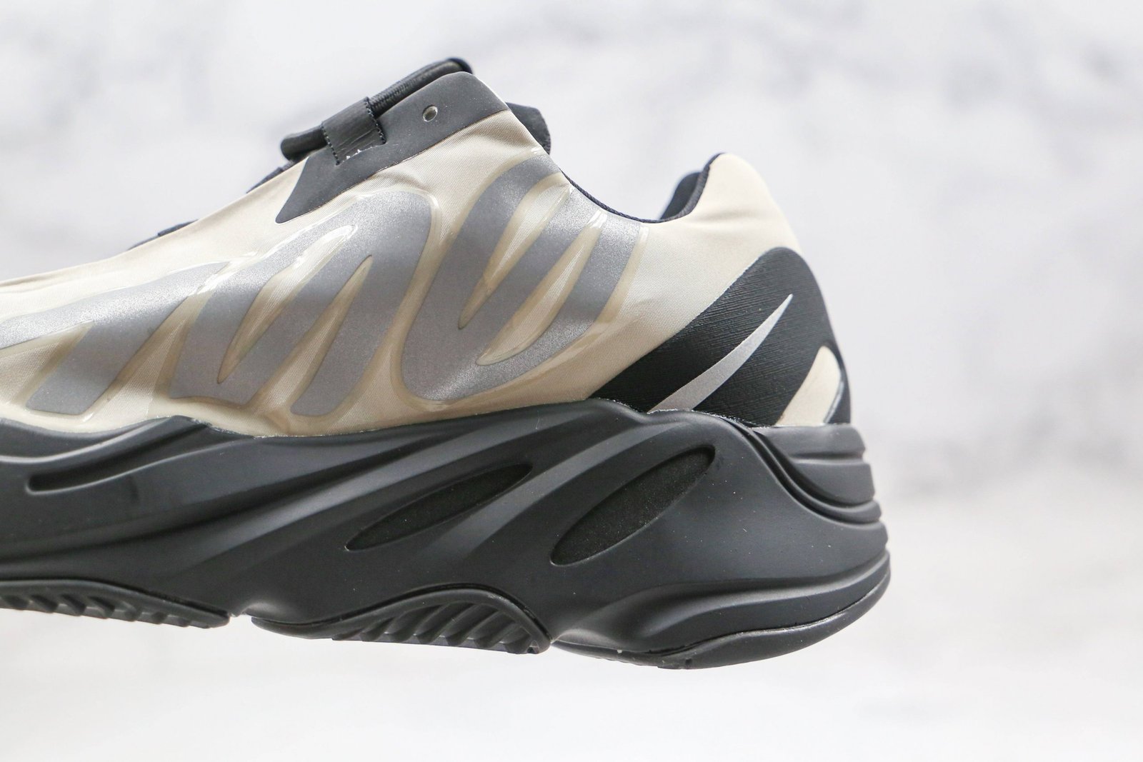 yeezy boost 700 mnvn bone 2020 replica yeezy boost 700 mnvn bone 2020 replica