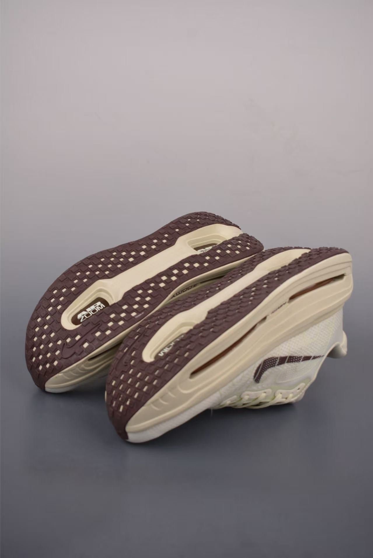 nike zoom vomero premium in oatmeal: baked earth nike zoom vomero premium in oatmeal: baked earth