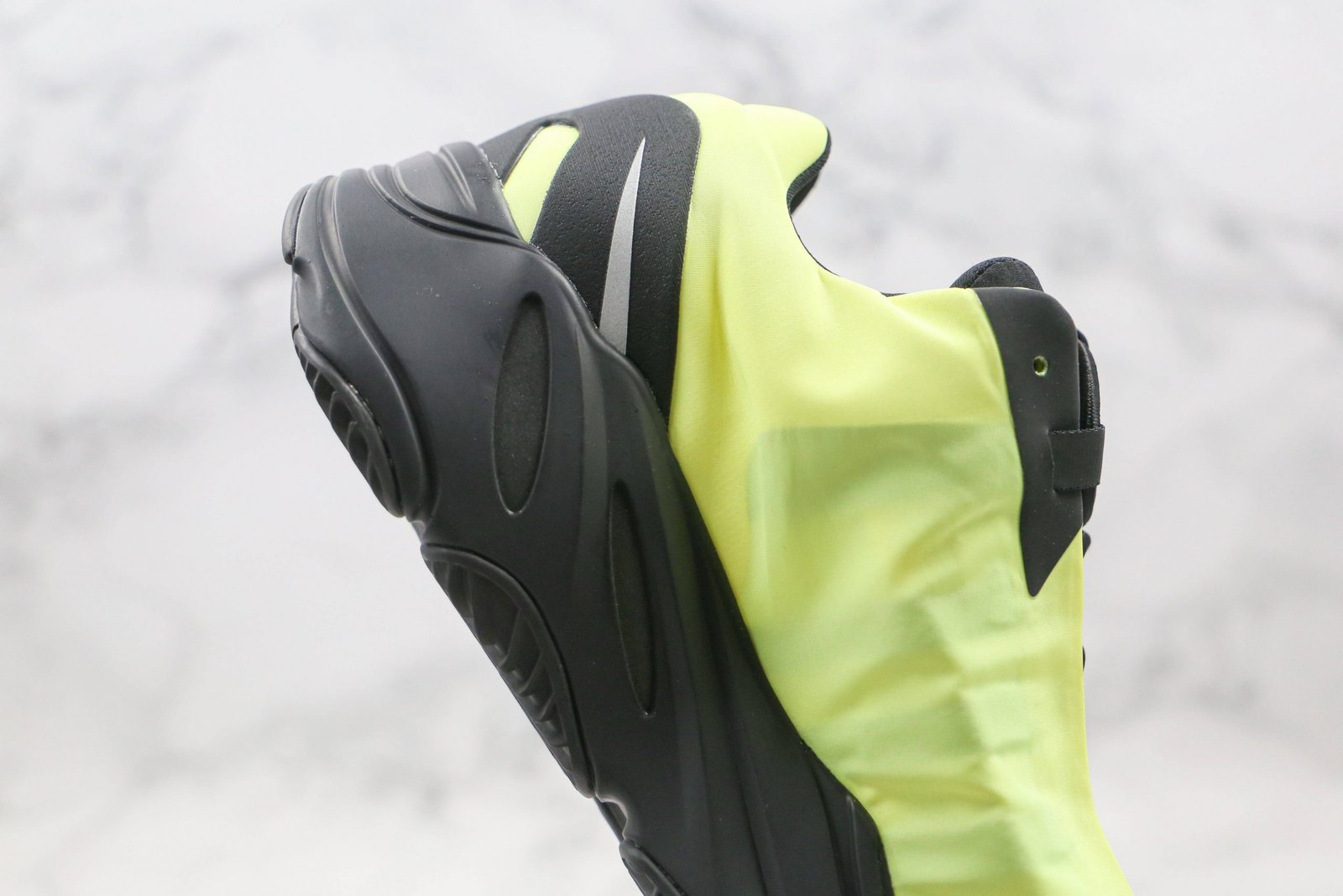 yeezy boost 700 mnvn phosphor 2020 replica yeezy boost 700 mnvn phosphor 2020 replica