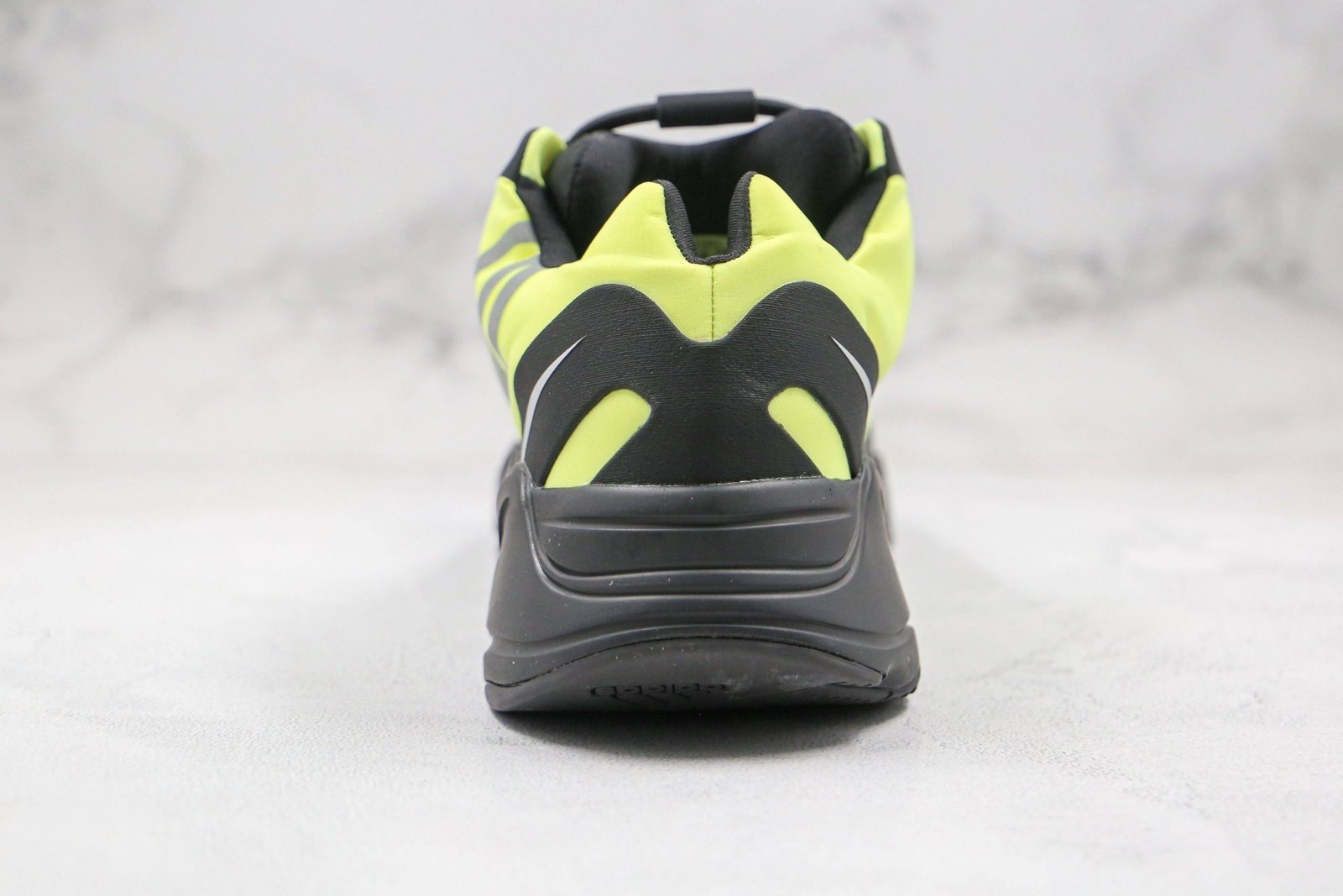 yeezy boost 700 mnvn phosphor 2020 replica yeezy boost 700 mnvn phosphor 2020 replica