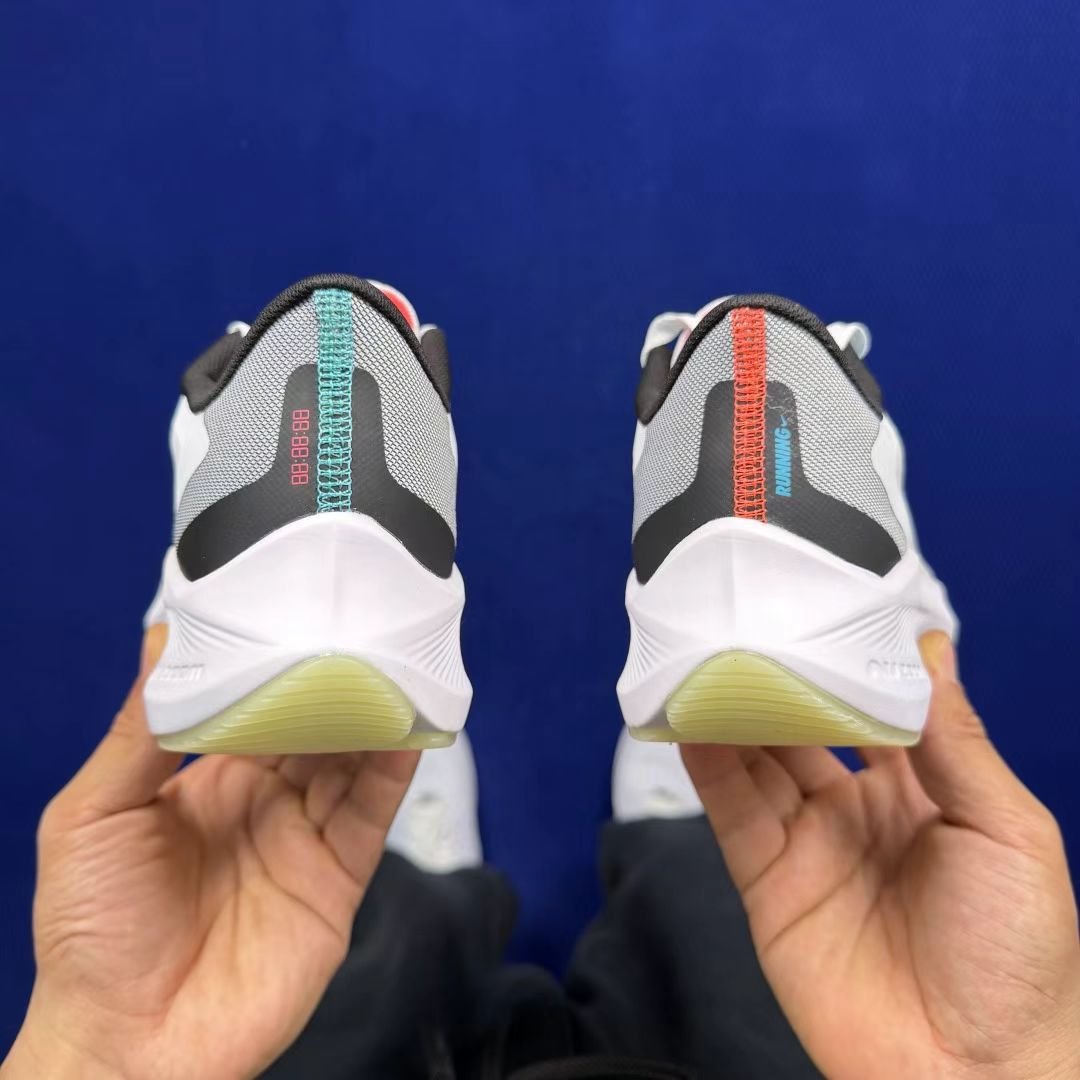 nike zoom winflo in white/cyan/red: kinetic aura nike zoom winflo in white/cyan/red: kinetic aura
