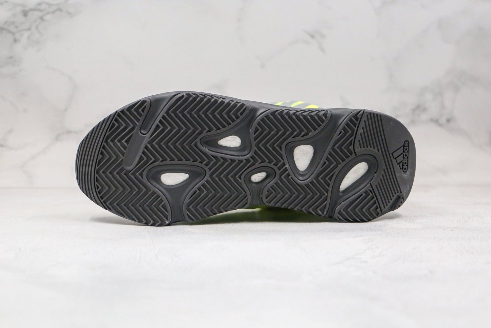 yeezy boost 700 mnvn phosphor 2020 replica yeezy boost 700 mnvn phosphor 2020 replica