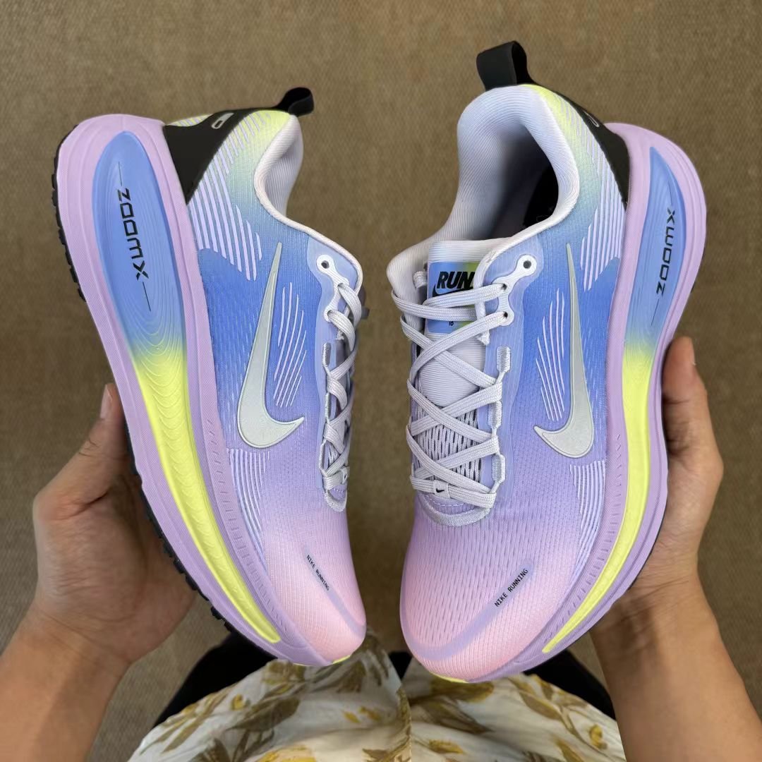 nike zoom vomero in blue/purple: twilight gradient nike zoom vomero in blue/purple: twilight gradient