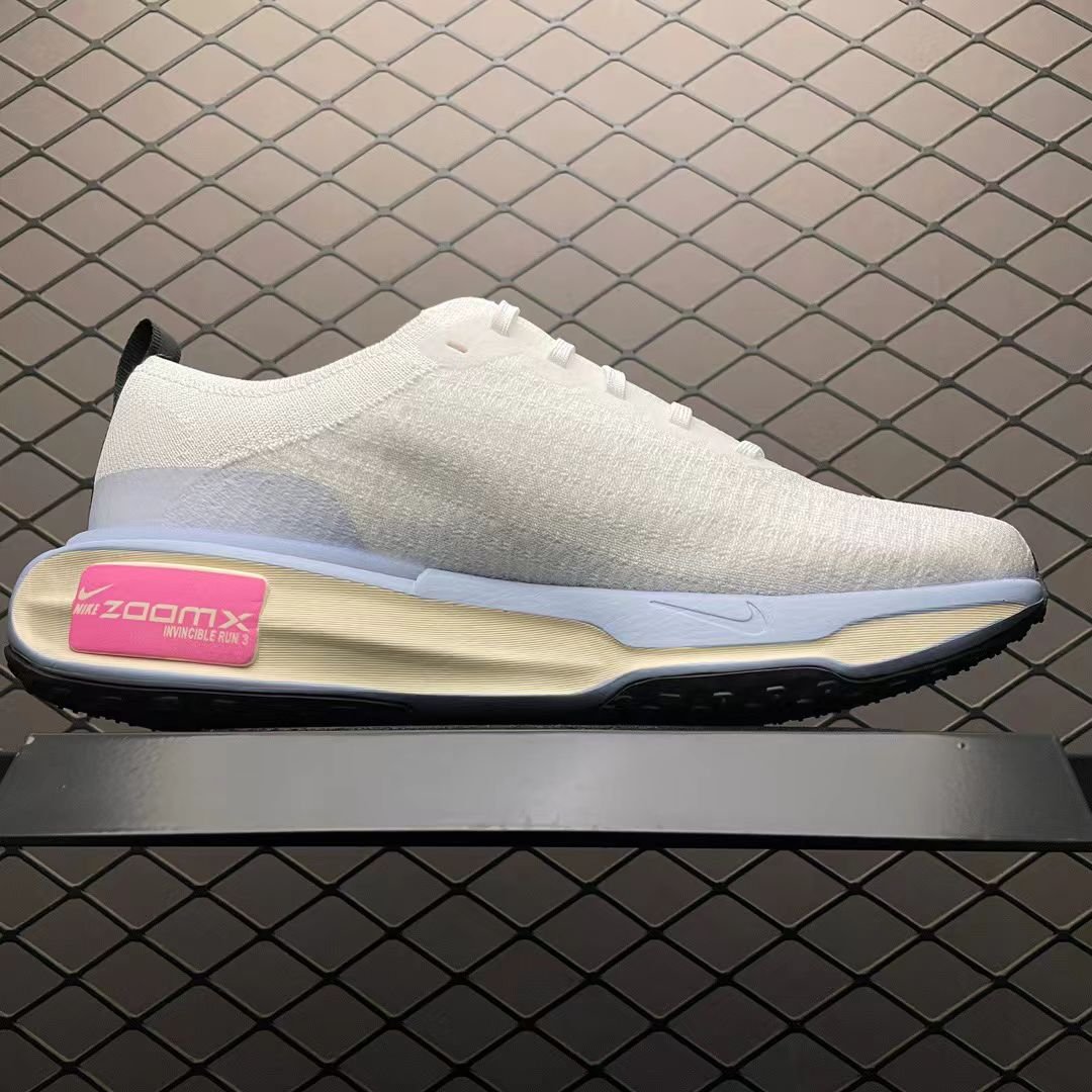 nike zoom run in white/black/mist blue: aerial drift nike zoom run in white/black/mist blue: aerial drift