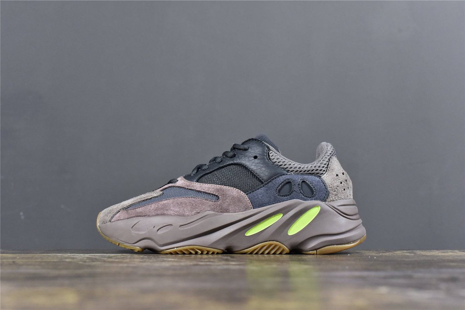 yeezy boost 700 mauve 2018 replica sneakers yeezy boost 700 mauve 2018 replica sneakers