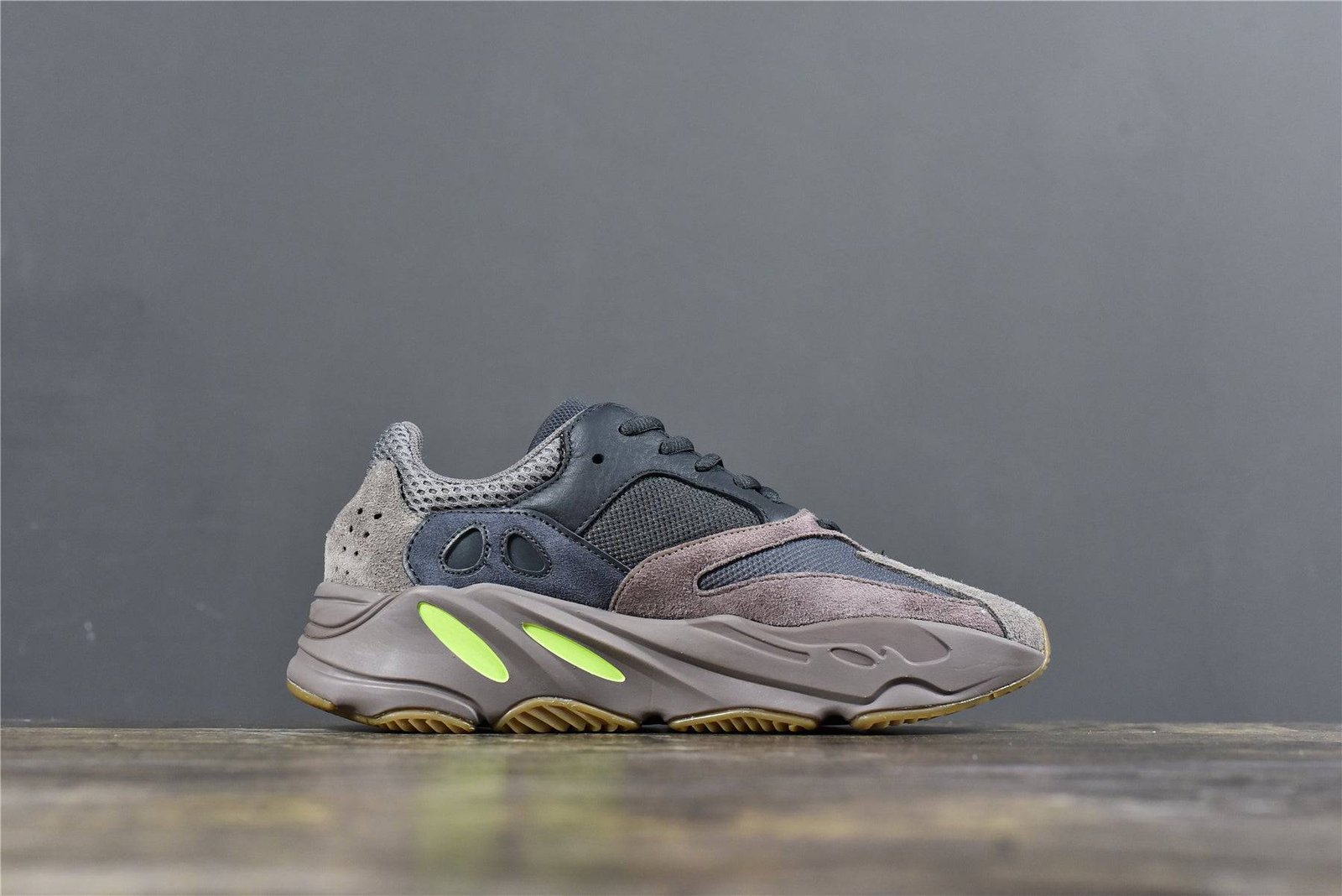 yeezy boost 700 mauve 2018 replica sneakers yeezy boost 700 mauve 2018 replica sneakers