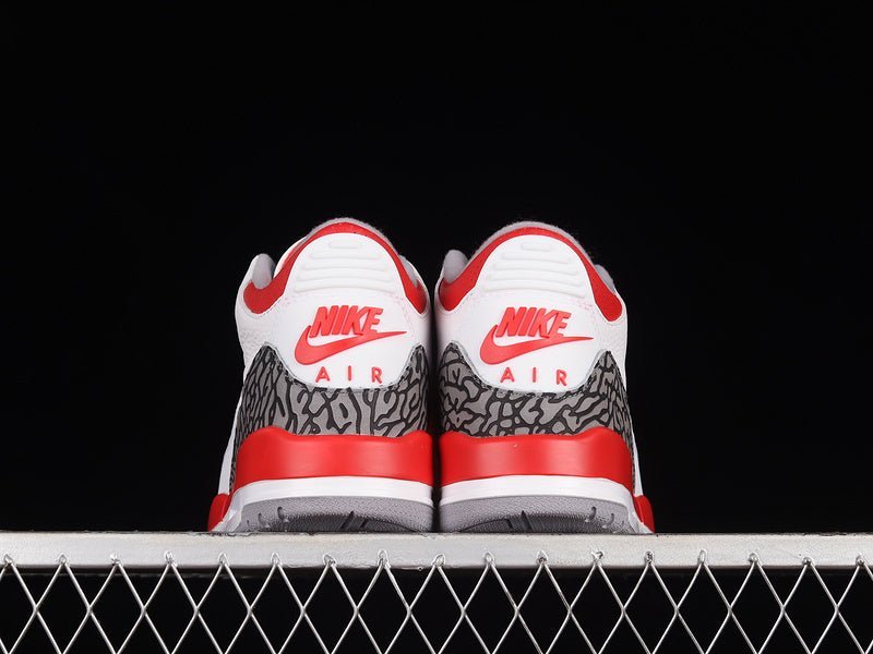 Air Jordan 3 Retro 2022: белый/огненно-красный/цементно-серый/черный Air Jordan 3 Retro 2022: белый/огненно-красный/цементно-серый/черный
