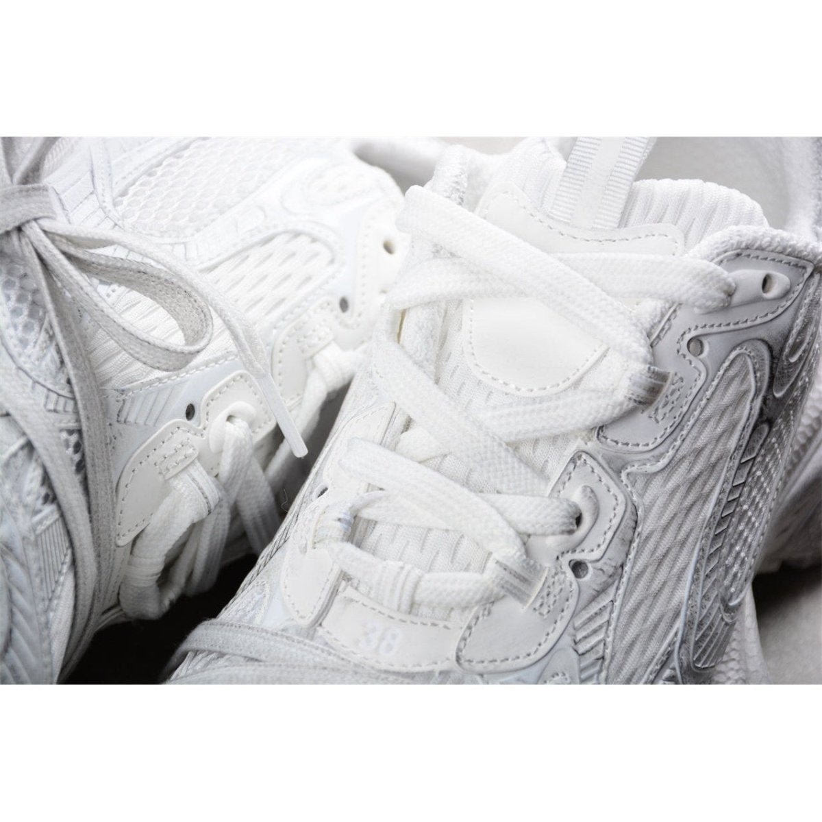balenciaga 3xl x snow white balenciaga 3xl x snow white