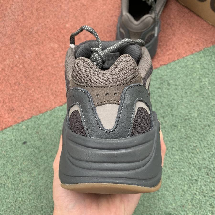 yeezy boost 700 v2 geode 2021 replica yeezy boost 700 v2 geode 2021 replica
