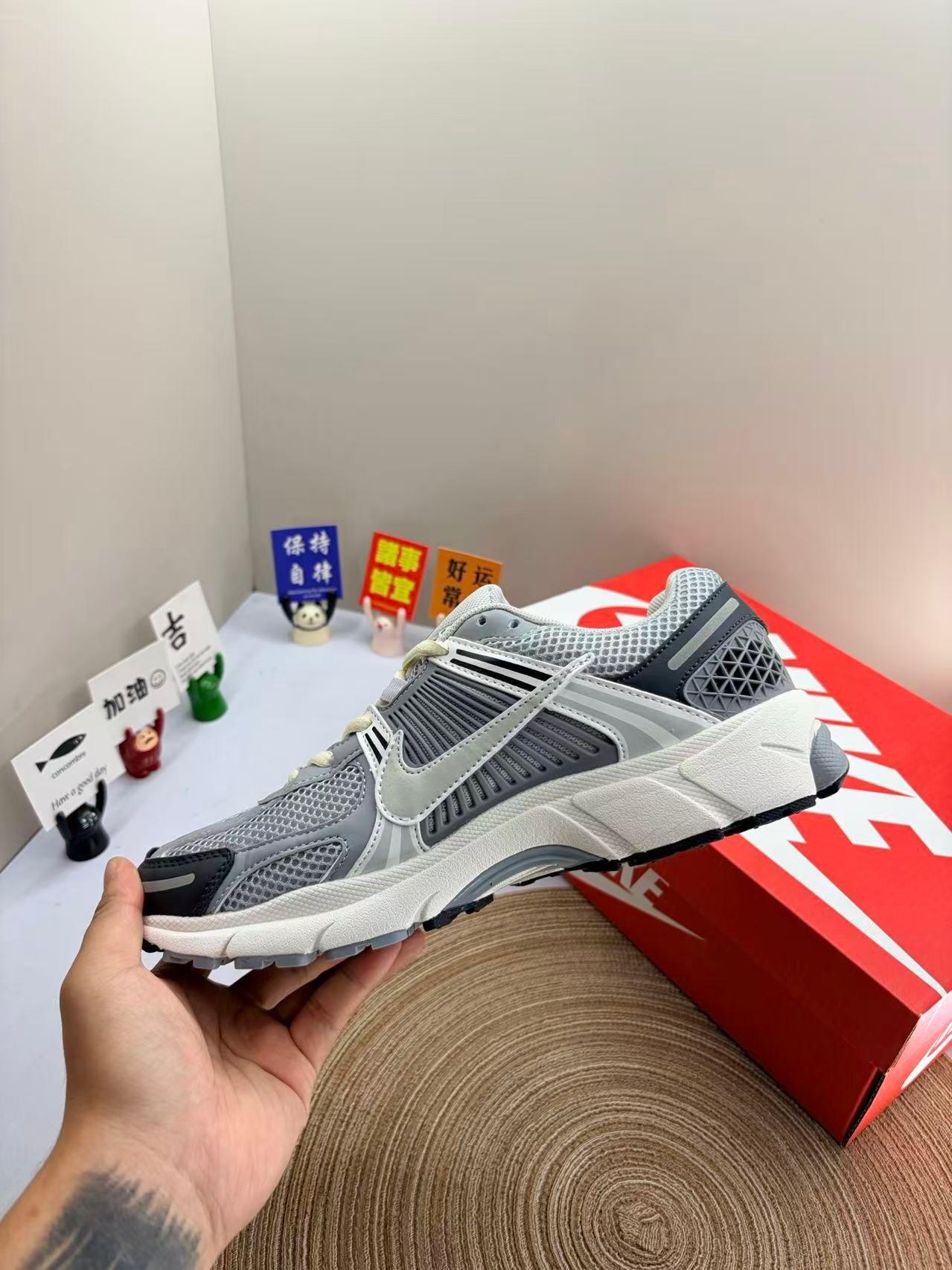 nike zoom vomero 5 in silver grey: liquid metal nike zoom vomero 5 in silver grey: liquid metal