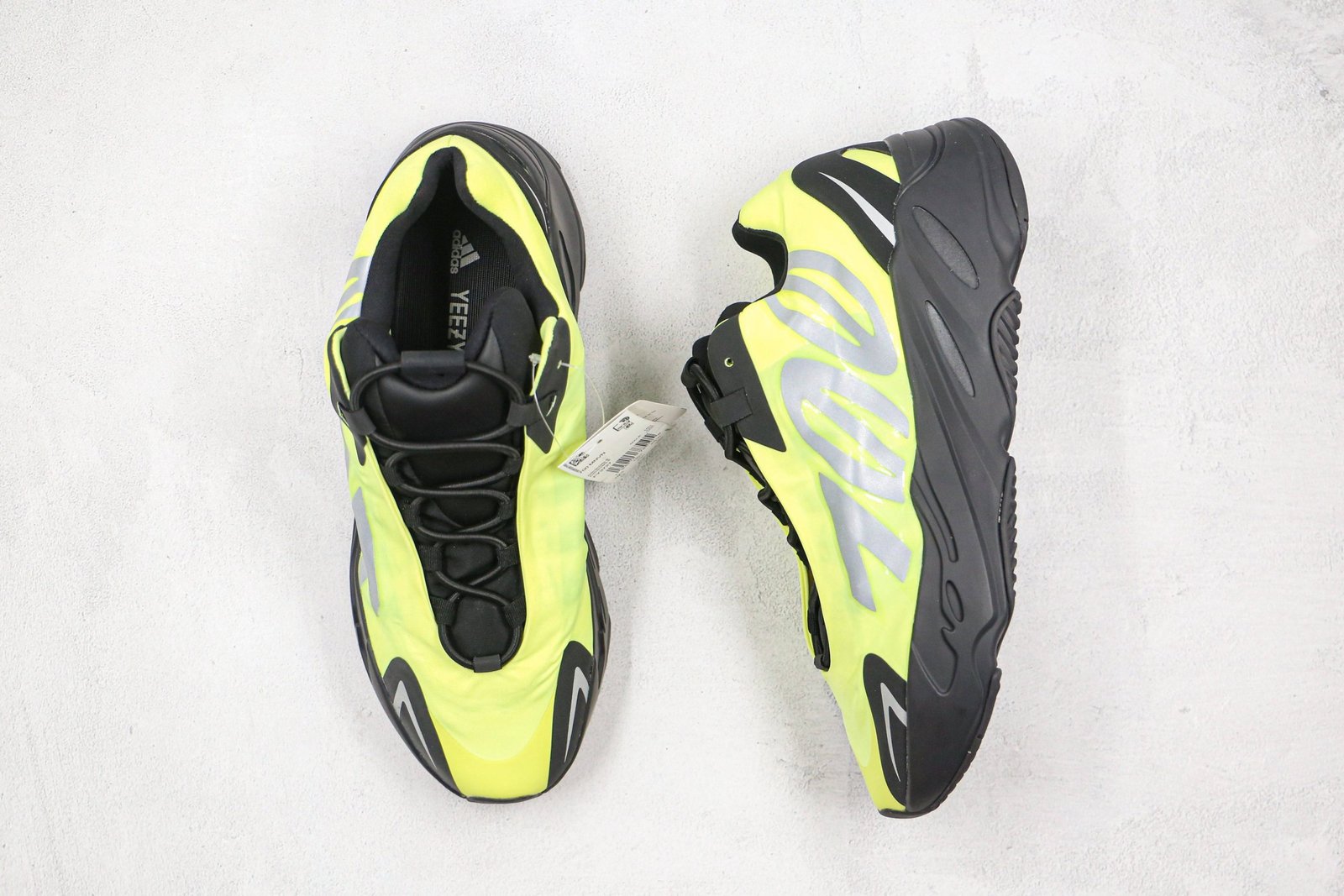 yeezy boost 700 mnvn phosphor 2020 replica yeezy boost 700 mnvn phosphor 2020 replica