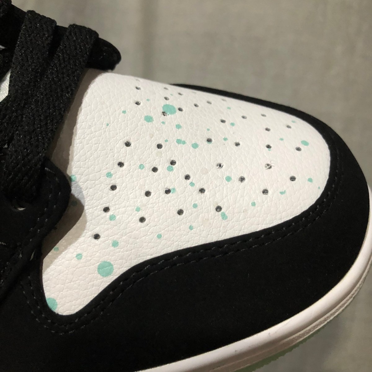 jordan 1 mid x black mint dots jordan 1 mid x black mint dots