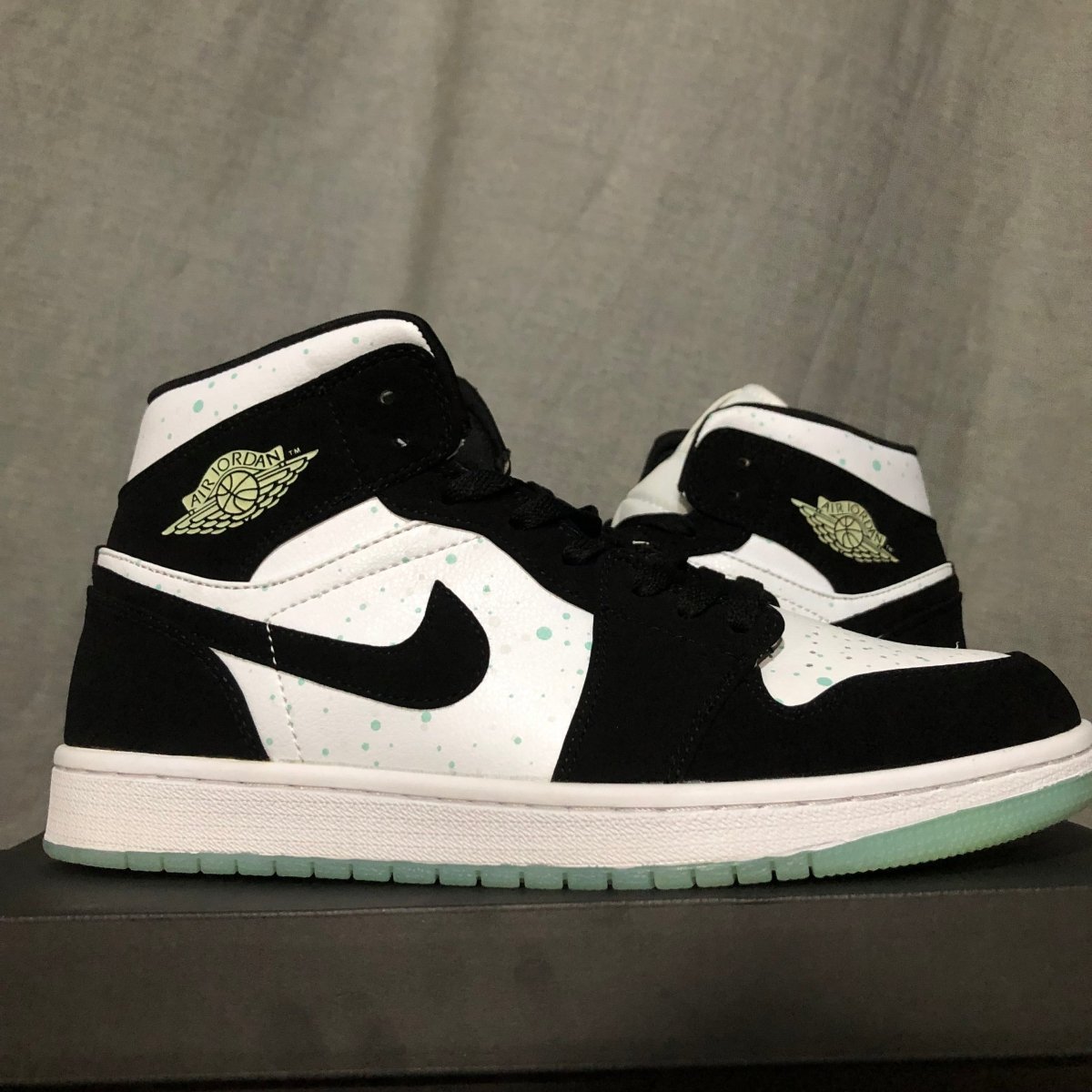 jordan 1 mid x black mint dots jordan 1 mid x black mint dots