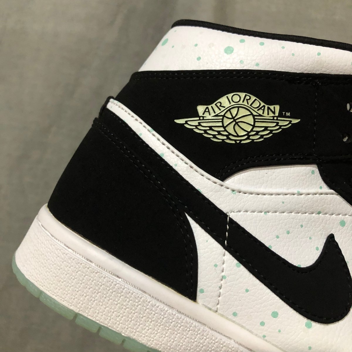 jordan 1 mid x black mint dots jordan 1 mid x black mint dots