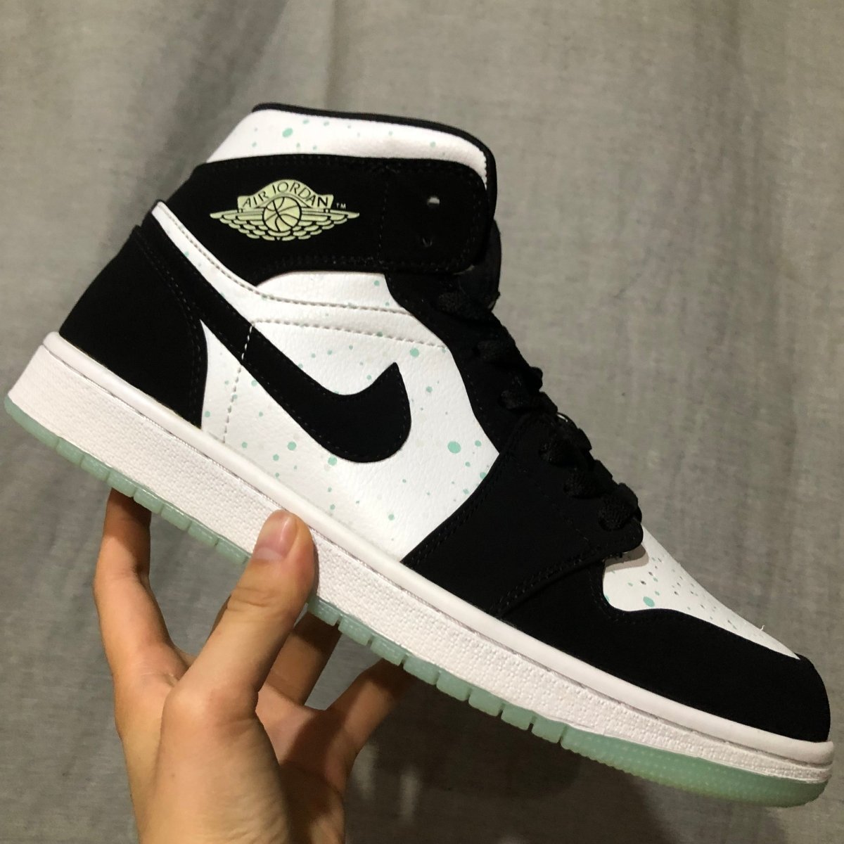 jordan 1 mid x black mint dots jordan 1 mid x black mint dots