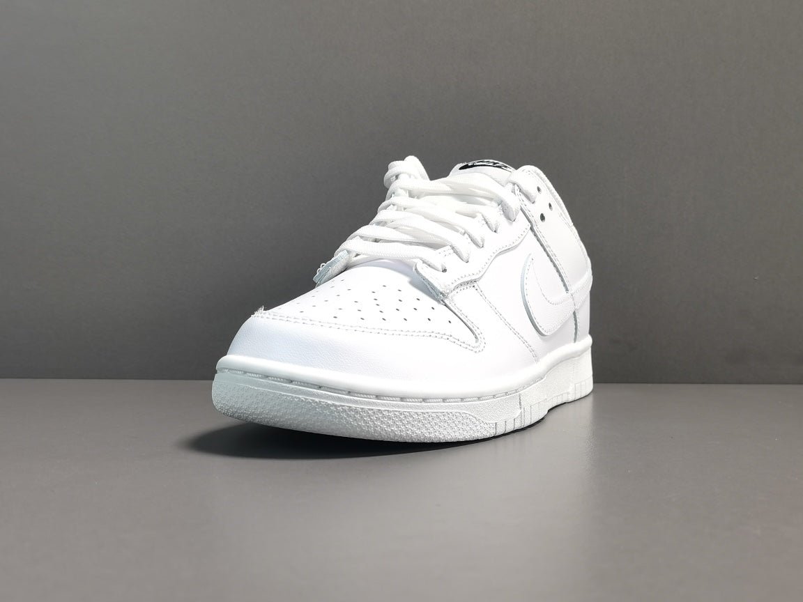 nike dunk x triple white nike dunk x triple white