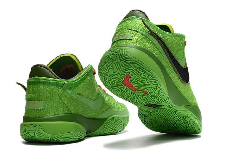 Nike LeBron 20 × 格林奇 Nike LeBron 20 × 格林奇